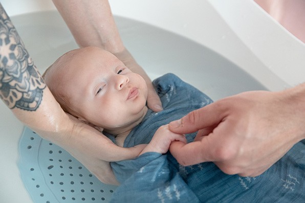 Photographe-Dijon-bain-bebe-enveloppe-eau